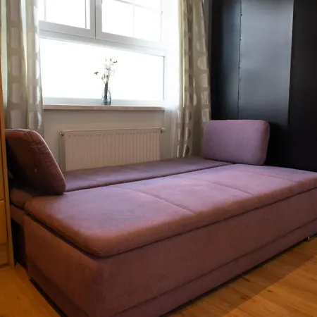 Garconniere In Apartament *